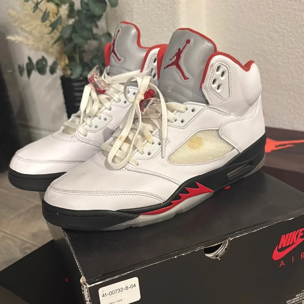 Nike Air Jordan 5 Retro White Red Sneakers - Picture 1 of 6